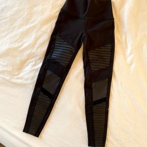 Alo moto legging, worn once! size XS